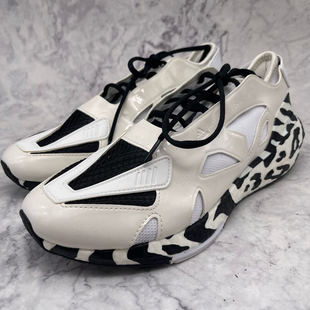 Stylish Women's Sneakers in Black and White